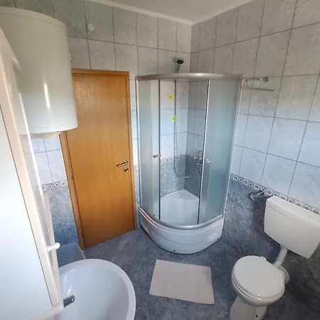 8660b Vinišće